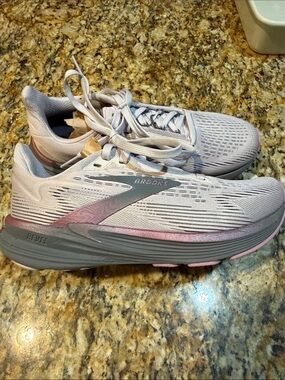 Brooks Women’s Running Shoes - Light purple/Gray revel 6.5